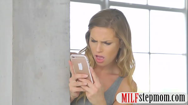 Play MP4 - Sydney Cole and Cassandra Cain threesome