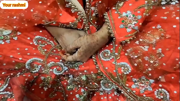 सुहाग रात्रीच्या पहिल्याच दिवशी बायकोची पुच्ची झवुन झवुन बायको गार केली thumbnail