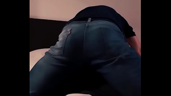 Chacal despechado me folla con ropa luego de terminar con su novi4 