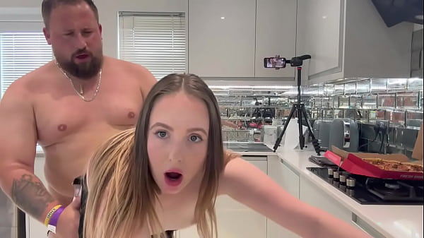 Elizasmoke Gets More Then Her Pizza From Mrporkpie Pizza Express thumbnail