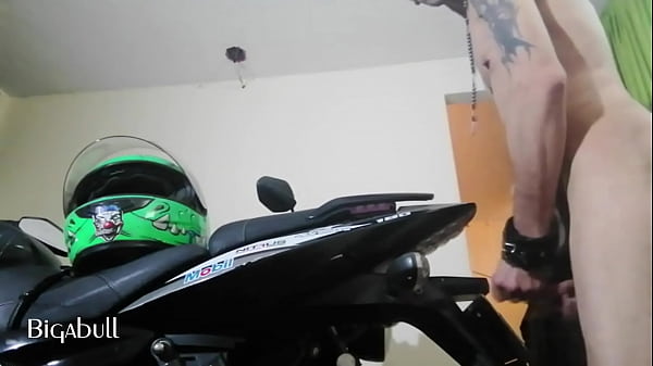 Play MP4 - I masturbate with my motorcycle