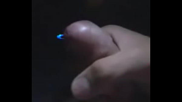 Play MP4 - Novinho batendo uma punheta e gozando