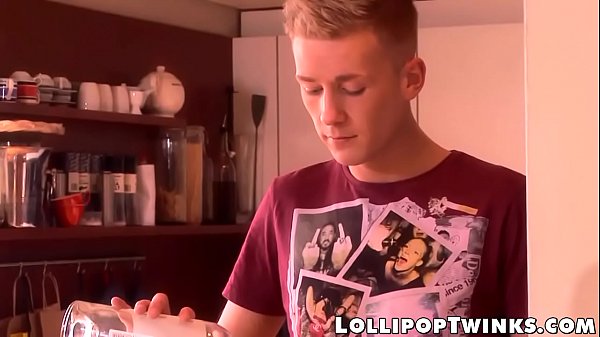 Play MP4 - Naughty young men gather for an amazing anal threesome