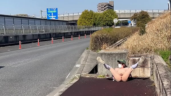 女装まゆの日中露出プレイ 