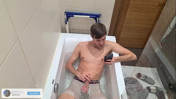 Play MP4 - UNDERWATER CUMSHOT IN SLOW-MO AND REVERSED SPEED