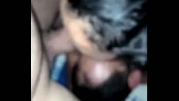 Comendo a mulher doirmão_ele observando