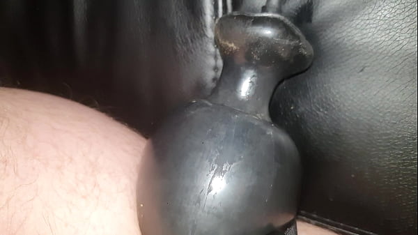 Play MP4 - Pushing fully inflated buttplug out my ass