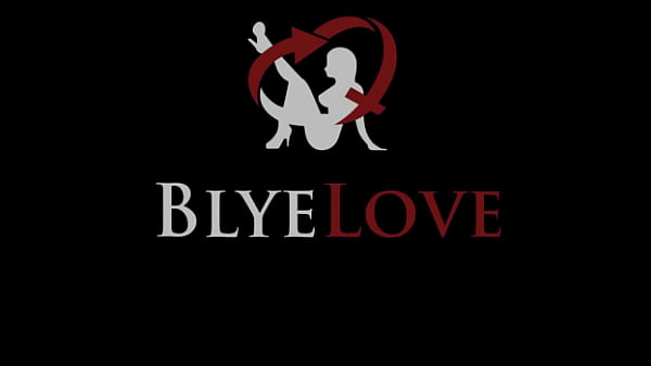 Nonton Sensual Brunette Sex Doll Outdoor & Indoor Scenes thumbnail