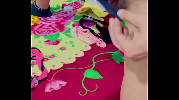 Play MP4 - Paja con las tangas de mam&aacute;