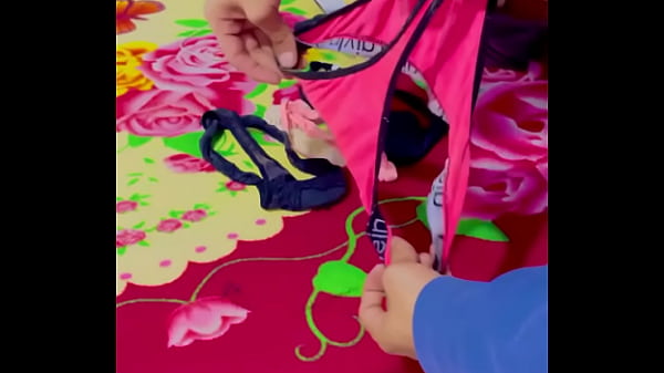 Paja con las tangas de mamá