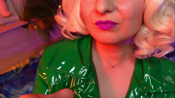 lipstick seduce - ASMR closeup video of pin up MILF_Arya