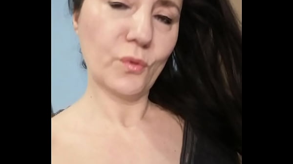 Bon lundi je suis disponible pour des appels videos et des &eacute;changes sextos 