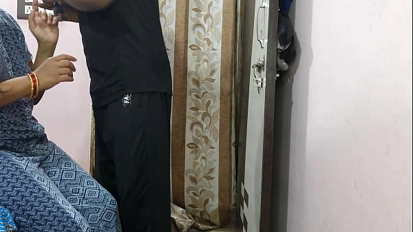 Play MP4 - पिंकी भाभी ने टीवी मैकेनिक को सेक्स के लिए बहकाया क्योंकि वह सर्विस बिल का भुगतान करने में असमर्थ थी