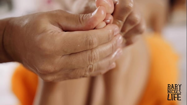 Erotic Massage On Pussy And Foot thumbnail