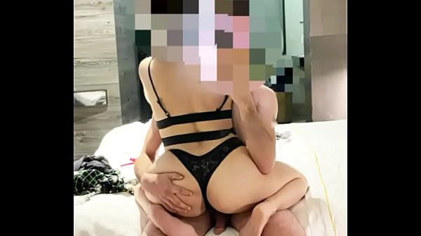 Mi Esposa Me Pide Follar Con Su Mejor Amigo Y Se Van A Un Motel A Darle Duro Sin Condon thumbnail