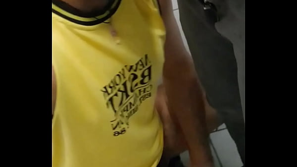 Play MP4 - NAMORADA DO CARA N&Atilde;O GOSTA DE DA O CUZINHO EU DEI NO BANHEIRO DO TRAMPO&period;