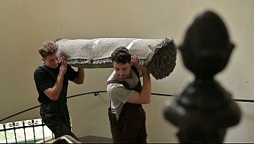 Nonton Ravenous Babe Alice Ross Tempts Delivery Guys Into Giving Her Deep Dp Action Gp3388 thumbnail