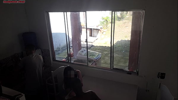 Play MP4 - Corno com problema auditivo lava a lou&ccedil;a enquanto sua mulher faz sexo com neg&atilde;o escondido