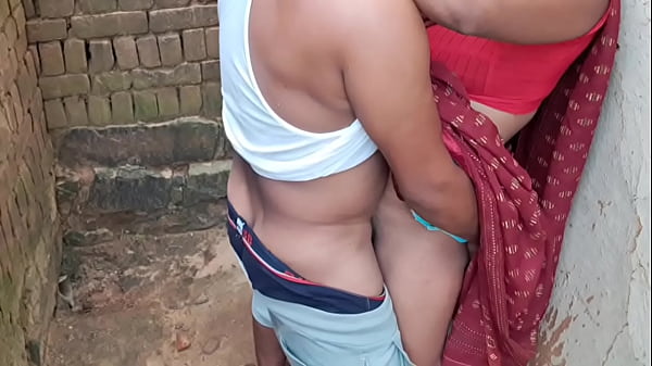 Hindi madem ki chudai outdoor me 