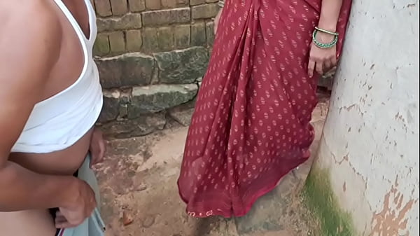 Play MP4 - Hindi madem ki chudai outdoor me