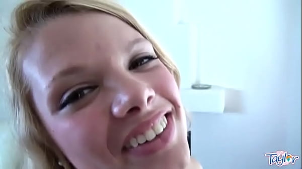 Play MP4 - Petite amateur lesbian Little Taylor toys hot pussy