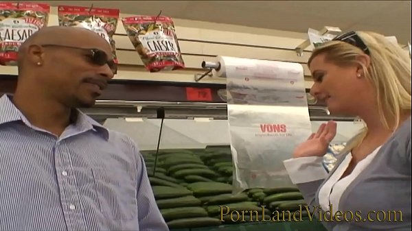 Play MP4 - slutty blonde Miranda fucking bbc with her creamy white pussy