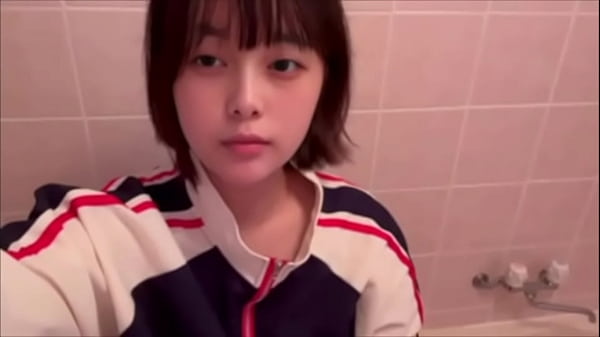 【女子大生の休日の日のルーティン動画】試着室でオナニーして家で買ったジーンズにお漏らししました。