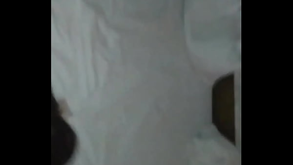 Duas rabudas gostosas: Maridos_de sorte natroca de casal.