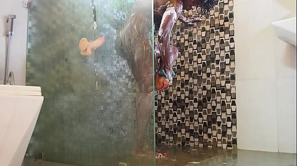 Nonton Hot Ebony Milf Tries Her New Toy In Shower And Gets Caught thumbnail