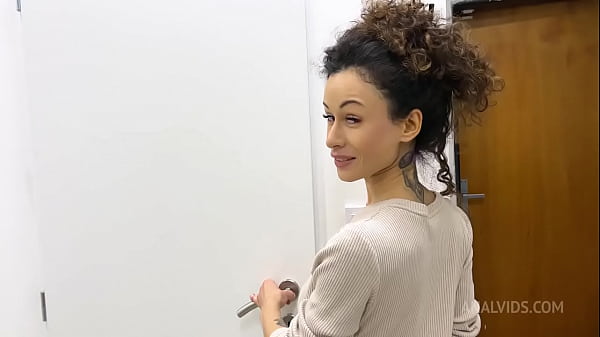 Play MP4 - Stacy Bloom Testing The Handmade Dolphin Size XL &lpar;With Additional Anal Fisting&rpar; TWT155