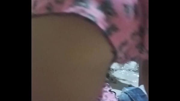 Gostosa dancando de pijama doll