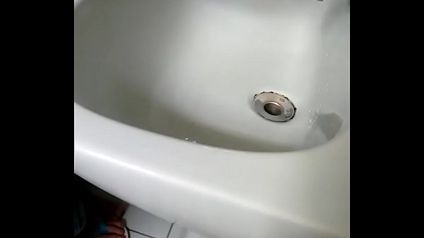 Play MP4 - Esporrando para aliviar