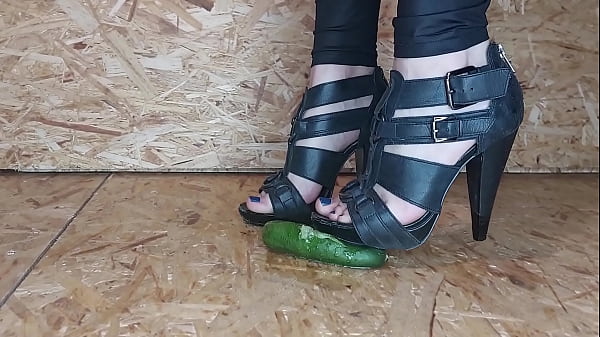 Play MP4 - Destroy the cucumber