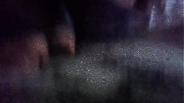 El novio de mi hermana entra a mi cuarto paramanosearne