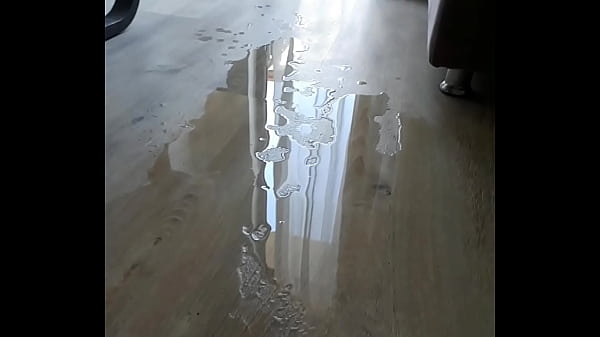 Pee desperation in jean shorts 