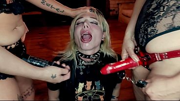 DOMINADORAS SELVAGENS COMENDO O CUZINHO DA NOVINHA TRANS FEMBOY - COMPLETO NO RED - DORIAN DRAKE