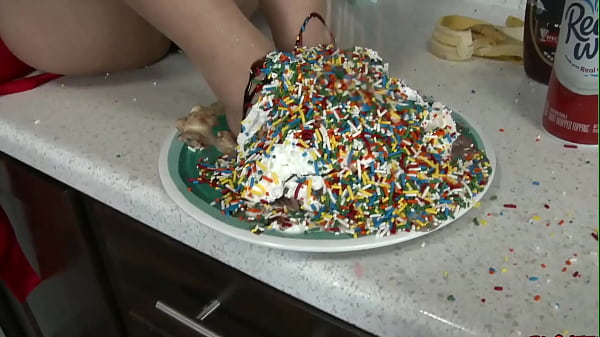 Nonton Luscious Booty And Sensual Feet Of Liv Revamped Covered In Sweets thumbnail