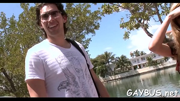 Satisfying blow job with a homo 