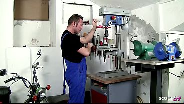 Nonton Crazy Teen In Leather Jacket Wit Natural Saggy Tits Tricked Step-moms New Friend To Cheating Fuck At Garage thumbnail