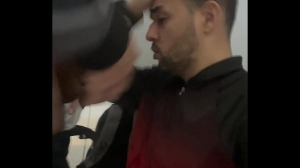 Pega&ccedil;&atilde;o Gay No Banheiro Do Terminal De Laranjeiras, Puto Gozou Gostoso. thumbnail