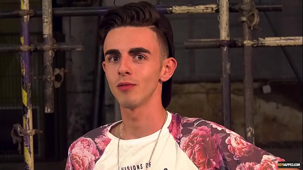 Play MP4 - Twink Jesse Evans submits to old master Sebastian Kane