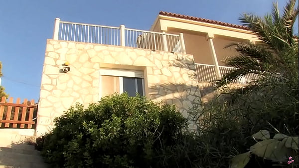 Nonton Yelena And Bianca, Wow, It's So Hot!! thumbnail