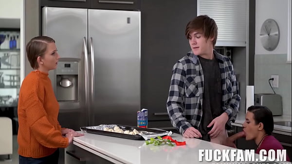 Sharing_a Holiday Treat_Penny Barber Macy Meadows Tyler_Cruise