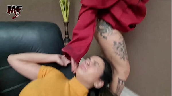 Nonton Her Face Squeezed Under My Pussy thumbnail