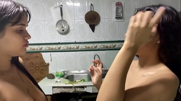 Play MP4 - MASTURBO A MI HERMANASTRA CON MI CONSOLADOR NUEVO HASTA QUE EYACULE