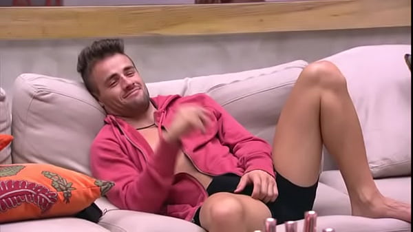 Play MP4 - BBB Rafael de paul duro na sala