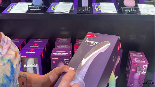 Une journ&eacute;e avec l&eacute;a pam j'essaye un gode ventouse