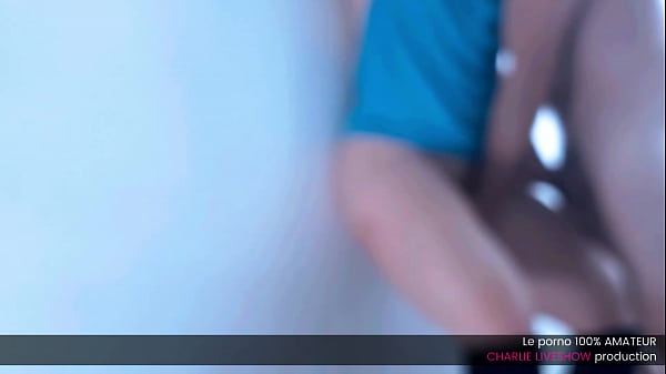 Play MP4 - Le livreur de pizza baise Charlie une cliente tr&egrave;s chaude