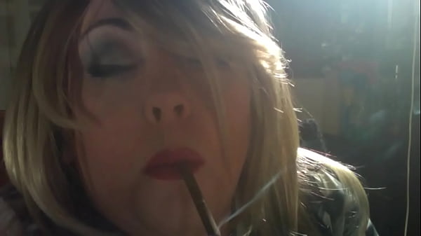 BBW Domme Tina Snua Smoking A 120 Cigarette_Close Up