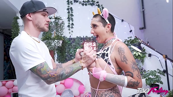 Play MP4 - Make The Milk Maid Moo